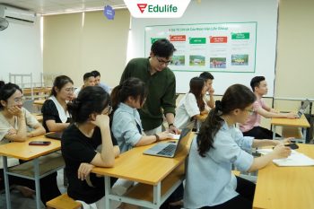 Học viên tại Edulife luôn được giáo viên theo dõi, hướng dẫn tận tình